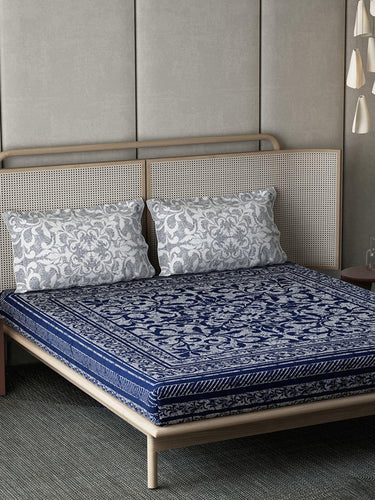 https://cdn.shopify.com/s/files/1/1857/6931/products/9ea50597-c6dc-4ccb-bef1-ccf84f0794851694597256406DDecorBlueWhiteEthnicMotifs140TCKingBedsheetwith2PillowCover2.jpg?v=1703241843